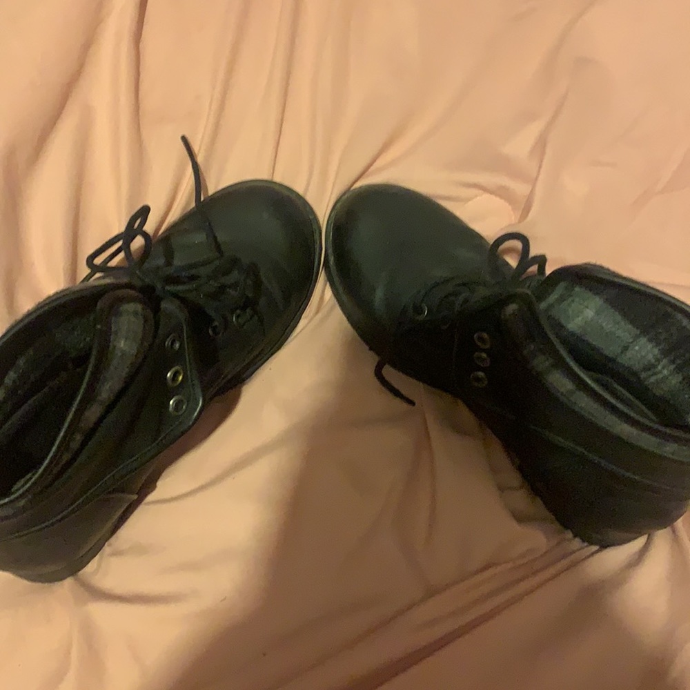 Boots - Picture 2 of 3